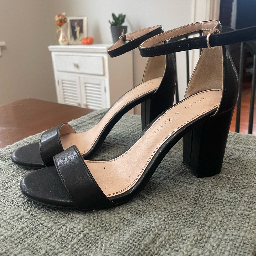 Kelly and Kate Hailee sandal